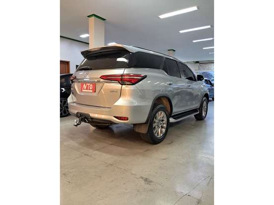TOYOTA-HILUX SW4-2.8 D-4D TURBO DIESEL SRX 7L 4X4 AUTOMÁTICO TOYOTA-HILUX SW4-2023