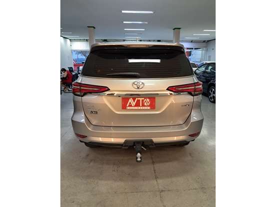 TOYOTA-HILUX SW4-2.8 D-4D TURBO DIESEL SRX 7L 4X4 AUTOMÁTICO TOYOTA-HILUX SW4-2023