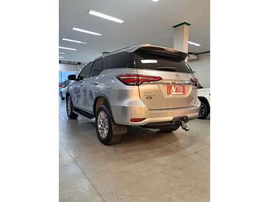 TOYOTA-HILUX SW4-2.8 D-4D TURBO DIESEL SRX 7L 4X4 AUTOMÁTICO TOYOTA-HILUX SW4-2023