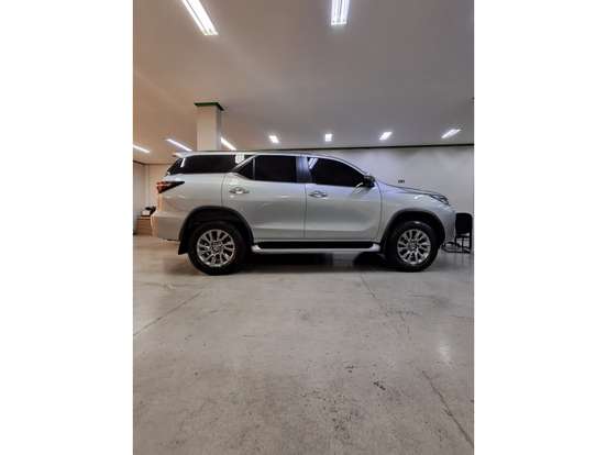TOYOTA-HILUX SW4-2.8 D-4D TURBO DIESEL SRX 7L 4X4 AUTOMÁTICO TOYOTA-HILUX SW4-2023