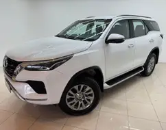 TOYOTA HILUX SW4 2.8 D-4D TURBO DIESEL SRX 7L 4X4 AUTOMÁTICO TOYOTA HILUX SW4 2.8 D-4D TURBO DIESEL SRX 7L 4X4 AUTOMÁTICO