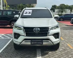 TOYOTA HILUX SW4 2.8 D-4D TURBO DIESEL SRX 7L 4X4 AUTOMÁTICO TOYOTA HILUX SW4 2.8 D-4D TURBO DIESEL SRX 7L 4X4 AUTOMÁTICO
