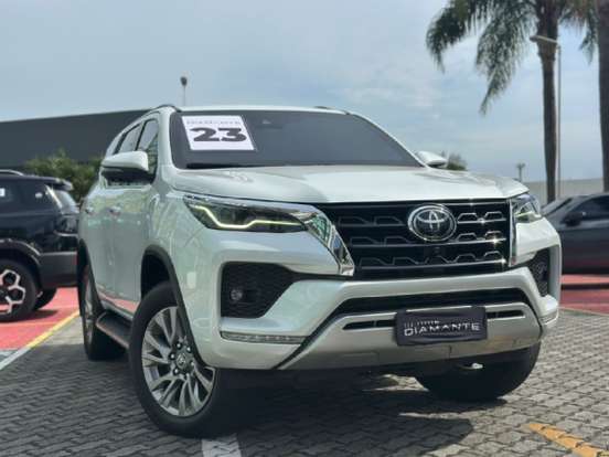 TOYOTA-HILUX SW4-2.8 D-4D TURBO DIESEL SRX 7L 4X4 AUTOMÁTICO TOYOTA-HILUX SW4-2022