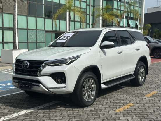 TOYOTA-HILUX SW4-2022