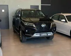 TOYOTA HILUX SW4 2.8 D-4D TURBO DIESEL SRX 7L 4X4 AUTOMÁTICO TOYOTA HILUX SW4 2.8 D-4D TURBO DIESEL SRX 7L 4X4 AUTOMÁTICO