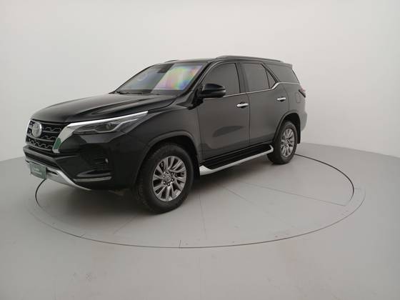TOYOTA HILUX SW4 2.8 D-4D TURBO DIESEL SRX 7L 4X4 AUTOMÁTICO