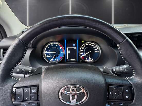 TOYOTA-HILUX SW4-2.8 D-4D TURBO DIESEL SRX 7L 4X4 AUTOMÁTICO TOYOTA-HILUX SW4-2023
