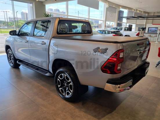 TOYOTA-HILUX SW4-2026