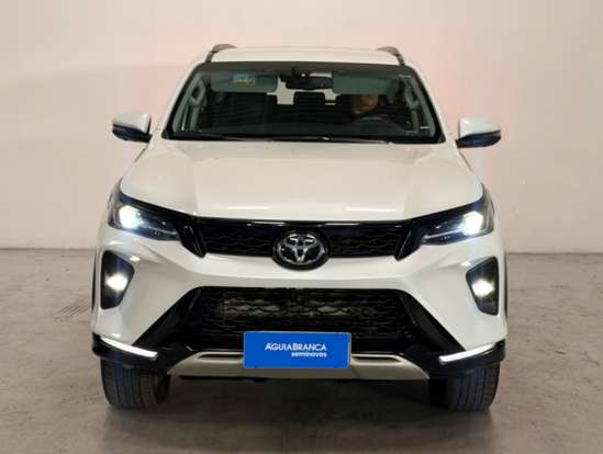 TOYOTA-HILUX SW4-2024