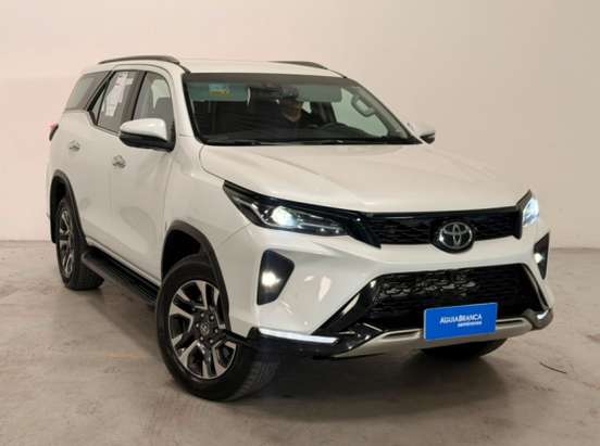 TOYOTA-HILUX SW4-2024