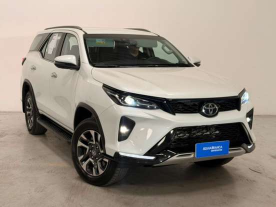 TOYOTA-HILUX SW4-2.8 D-4D TURBO DIESEL SRX PLATINUM 4X4 AUTOMÁTICO TOYOTA-HILUX SW4-2024