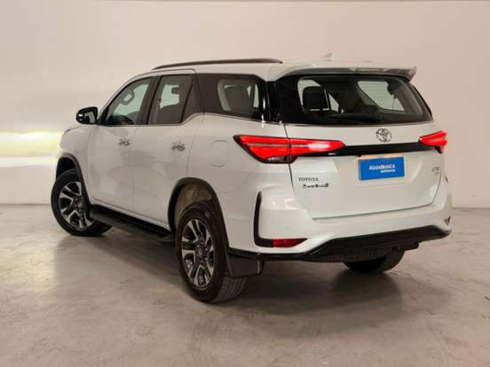 TOYOTA-HILUX SW4-2024