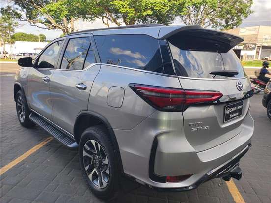 TOYOTA-HILUX SW4-2023