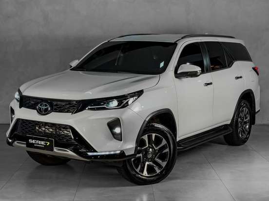TOYOTA-HILUX SW4-2024