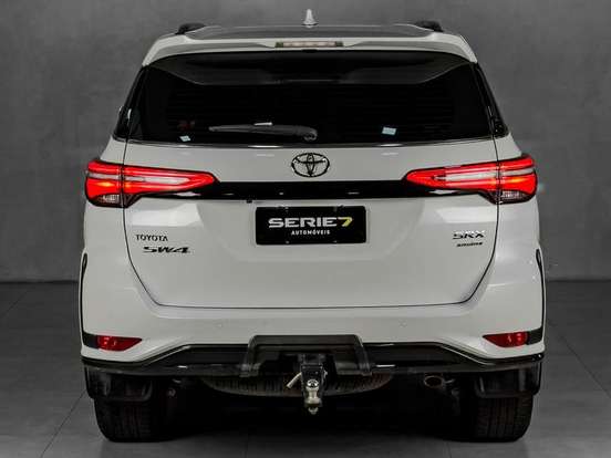 TOYOTA-HILUX SW4-2.8 D-4D TURBO DIESEL SRX PLATINUM 7L 4X4 AUTOMÁTICO TOYOTA-HILUX SW4-2024
