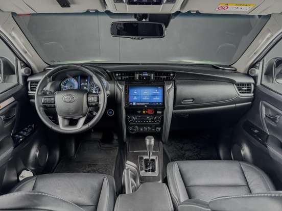 TOYOTA-HILUX SW4-2.8 D-4D TURBO DIESEL SRX PLATINUM 7L 4X4 AUTOMÁTICO TOYOTA-HILUX SW4-2024