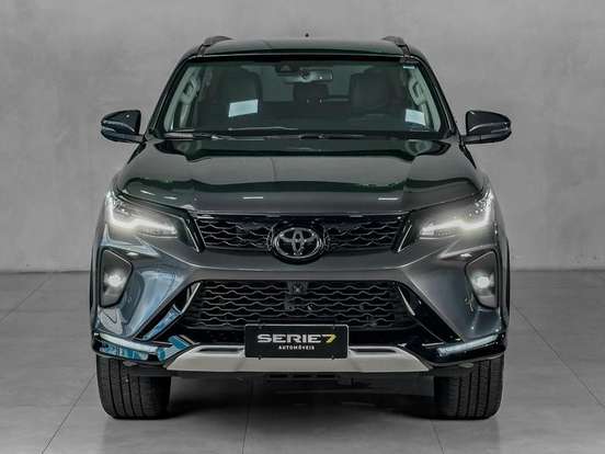 TOYOTA-HILUX SW4-2025