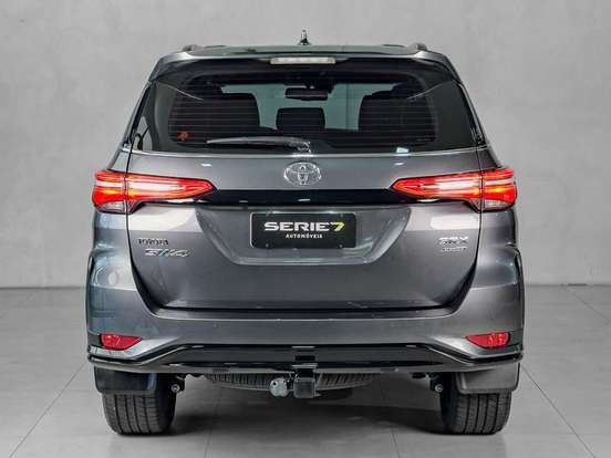TOYOTA-HILUX SW4-2025