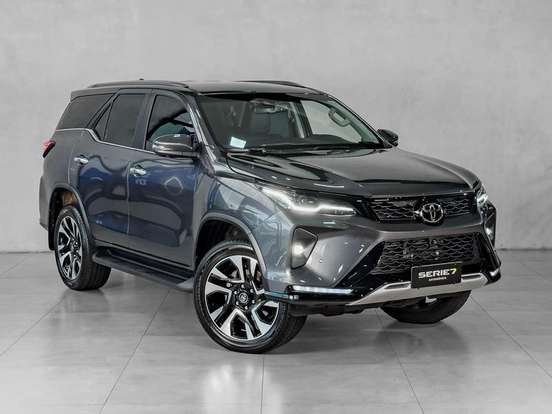 TOYOTA-HILUX SW4-2025