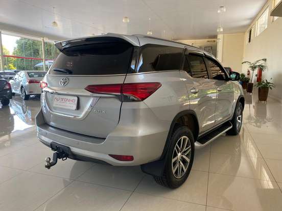 TOYOTA-HILUX SW4-2018