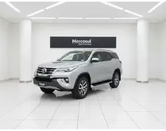 TOYOTA HILUX SW4 2.8 SRX 4X4 7 LUGARES 16V TURBO INTERCOOLER DIESEL 4P AUTOMÁTICO TOYOTA HILUX SW4 2.8 SRX 4X4 7 LUGARES 16V TURBO INTERCOOLER DIESEL 4P AUTOMÁTICO