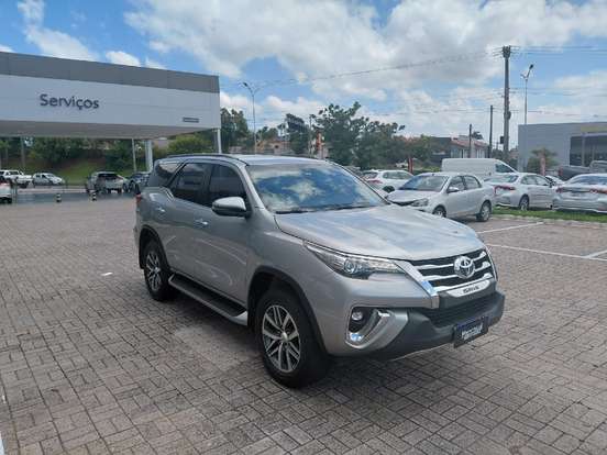 TOYOTA-HILUX SW4-2.8 SRX 4X4 7 LUGARES 16V TURBO INTERCOOLER DIESEL 4P AUTOMÁTICO TOYOTA-HILUX SW4-2019