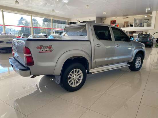 TOYOTA-HILUX SW4-2014
