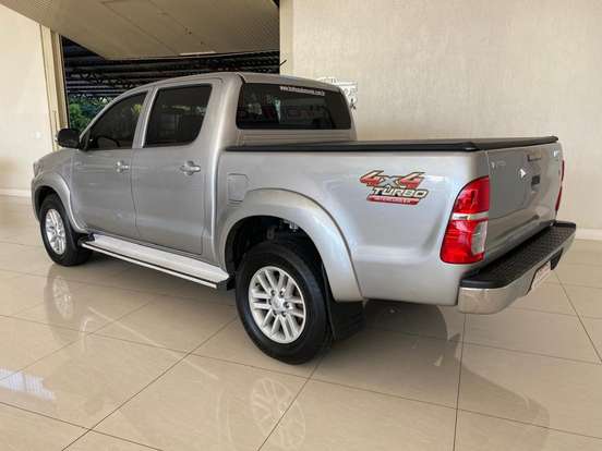 TOYOTA-HILUX SW4-2014