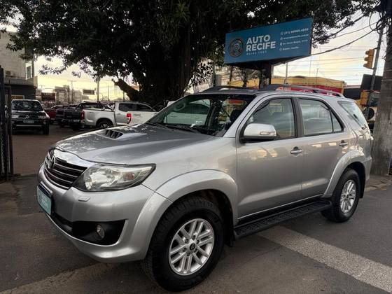 TOYOTA HILUX SW4 3.0 SRV 4X4 7 LUGARES 16V TURBO INTERCOOLER DIESEL 4P AUTOMÁTICO