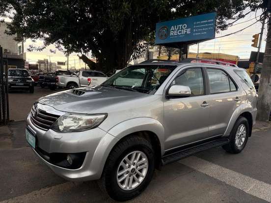 TOYOTA-HILUX SW4-2014