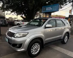 TOYOTA HILUX SW4 3.0 SRV 4X4 7 LUGARES 16V TURBO INTERCOOLER DIESEL 4P AUTOMÁTICO TOYOTA HILUX SW4 3.0 SRV 4X4 7 LUGARES 16V TURBO INTERCOOLER DIESEL 4P AUTOMÁTICO
