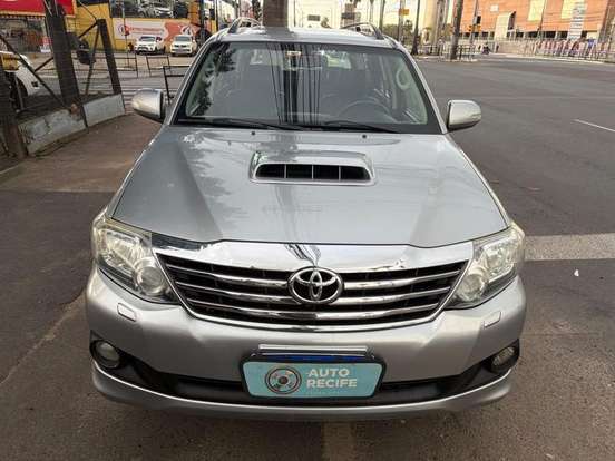 TOYOTA-HILUX SW4-2014