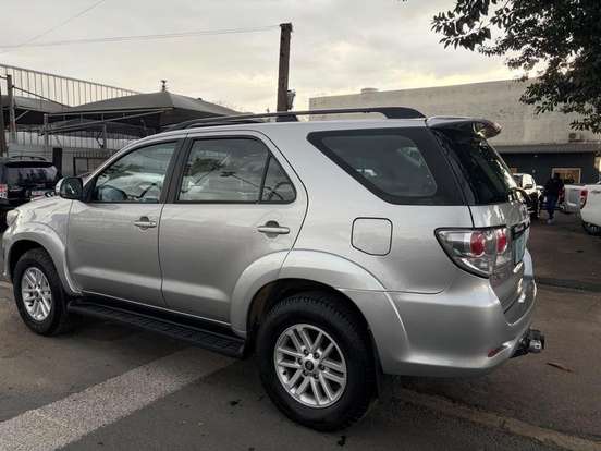 TOYOTA-HILUX SW4-2014