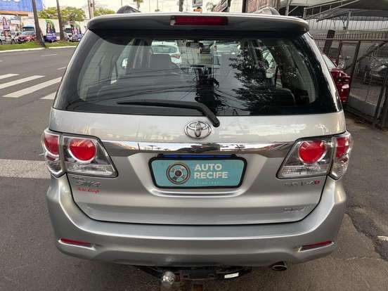 TOYOTA-HILUX SW4-2014
