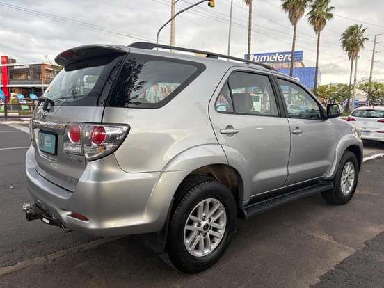 TOYOTA-HILUX SW4-3.0 SRV 4X4 7 LUGARES 16V TURBO INTERCOOLER DIESEL 4P AUTOMÁTICO TOYOTA-HILUX SW4-2014