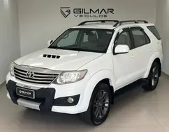 TOYOTA HILUX SW4 3.0 SRV 4X4 7 LUGARES 16V TURBO INTERCOOLER DIESEL 4P AUTOMÁTICO TOYOTA HILUX SW4 3.0 SRV 4X4 7 LUGARES 16V TURBO INTERCOOLER DIESEL 4P AUTOMÁTICO