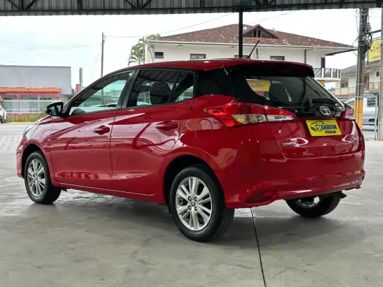 TOYOTA-YARIS-2019
