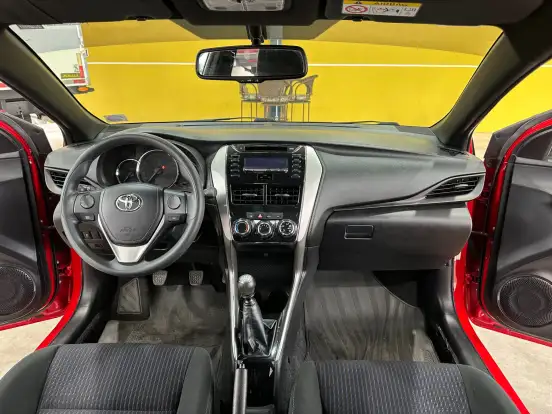 TOYOTA-YARIS-2019