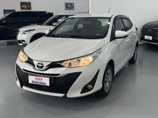 TOYOTA-YARIS-2019
