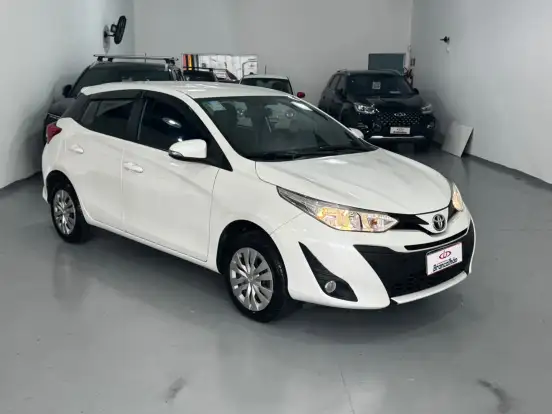 TOYOTA-YARIS-2019