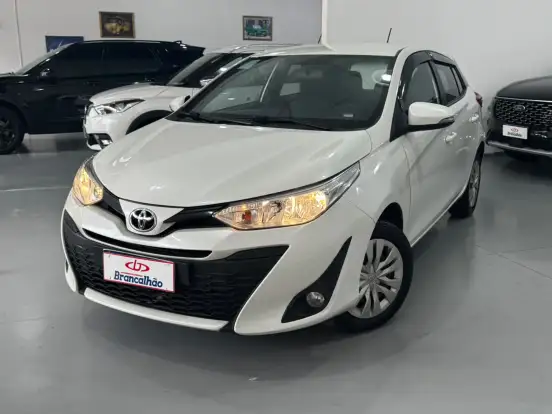 TOYOTA-YARIS-2019