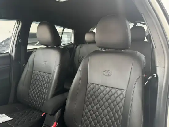 TOYOTA-YARIS-2019