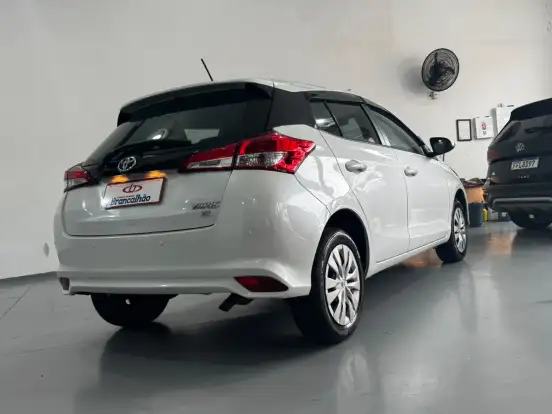 TOYOTA-YARIS-2019