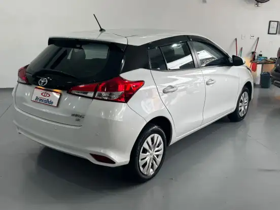 TOYOTA-YARIS-2019