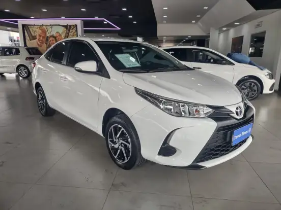 TOYOTA-YARIS-2023