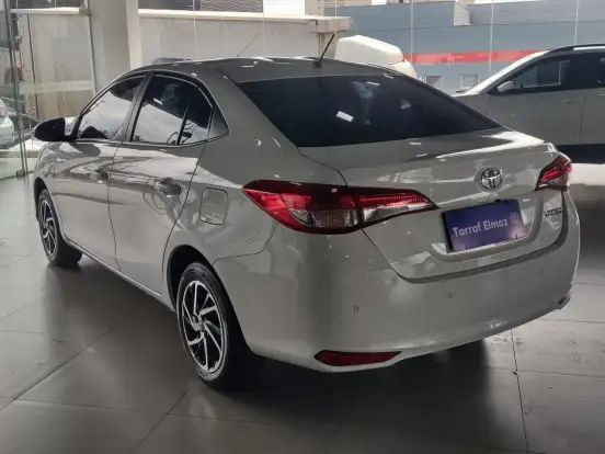TOYOTA-YARIS-2023