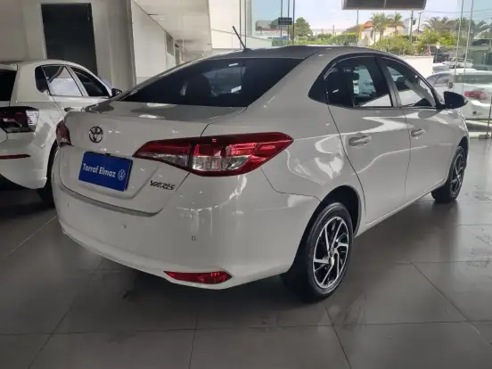 TOYOTA-YARIS-2023