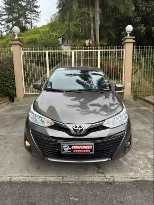TOYOTA-YARIS-2019