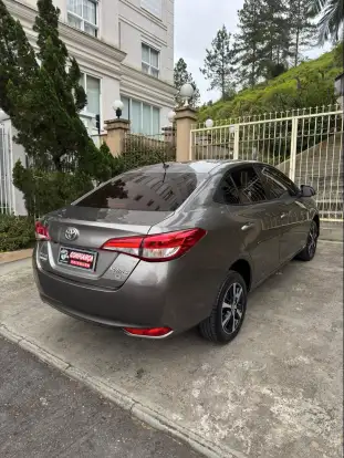 TOYOTA-YARIS-2019