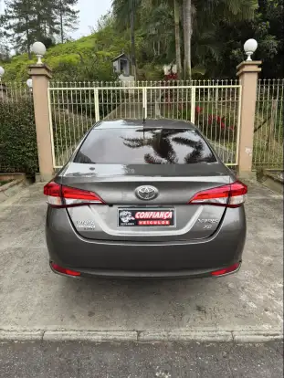 TOYOTA-YARIS-2019